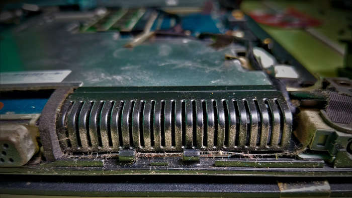 How to properly clean your laptop fan