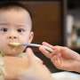Young infants see saliva sharing as a sign of a close bond, experiments suggest